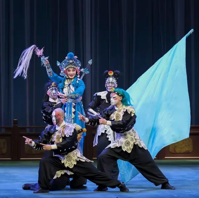 Liyuan Theatre Opera Show Beijing